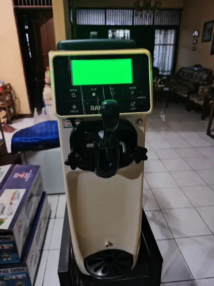 Dijual : Mesin Pembuat Ice Cream Merek Ramesia Type : ST16E