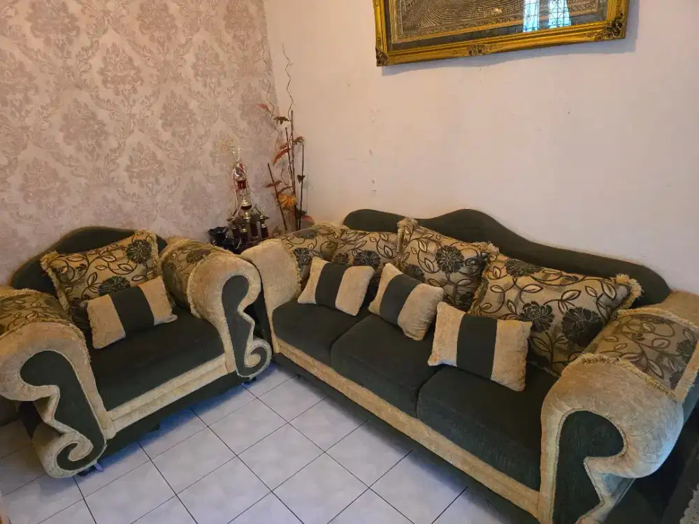 Sofa ruang tamu