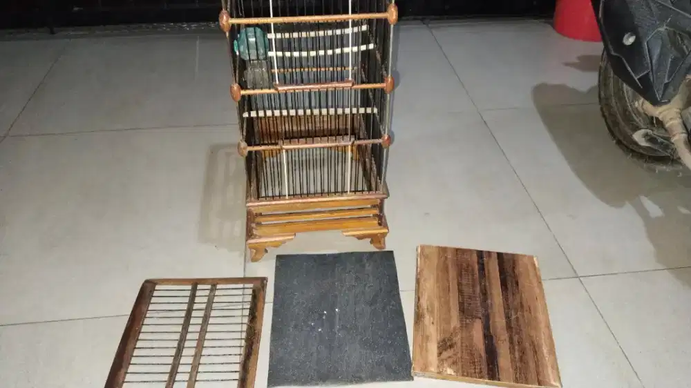 Kandang Burung Kecil Tiang Besi