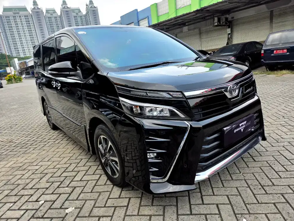 Toyota Voxy 2.0 Sunroof AT Hitam NIK 2019 km 70rban SIAP PAKAI
