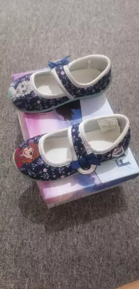 Sepatu Disney Frozen No 25