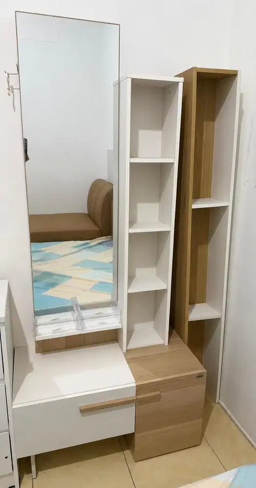 DI JUAL RAK KACA RIAS