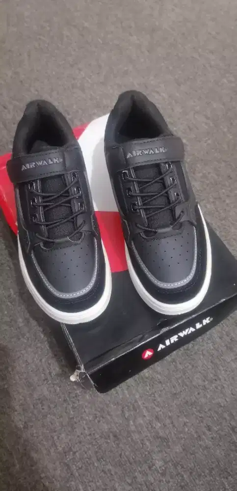 Sepatu AirWalk No 32 Baru