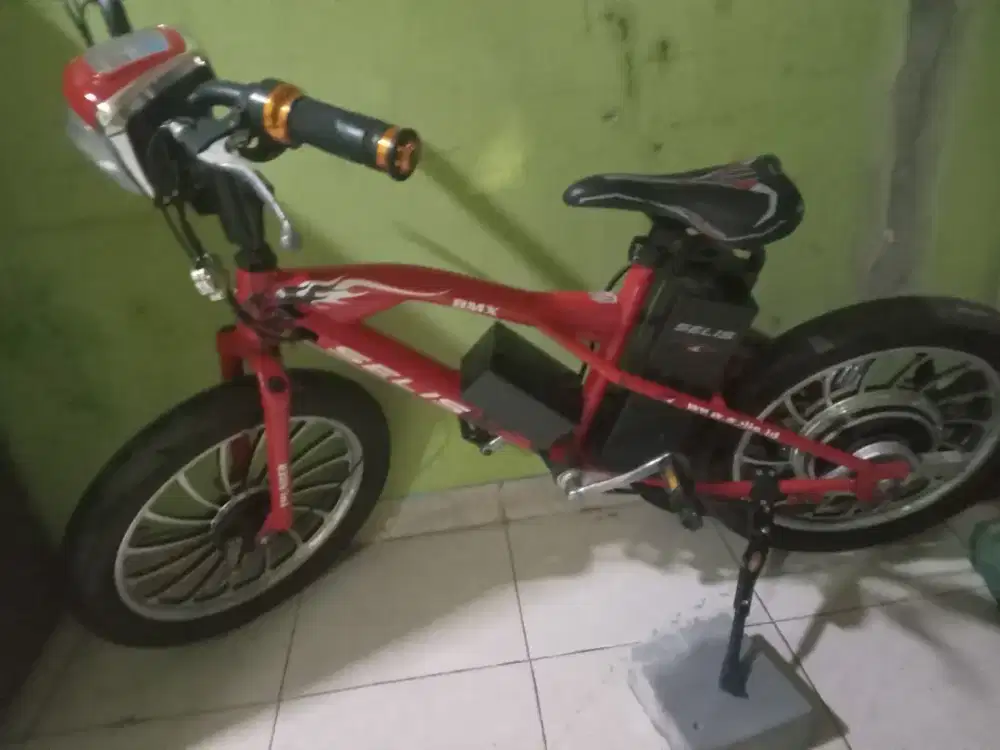 Sepeda listrik  merk selis bmx