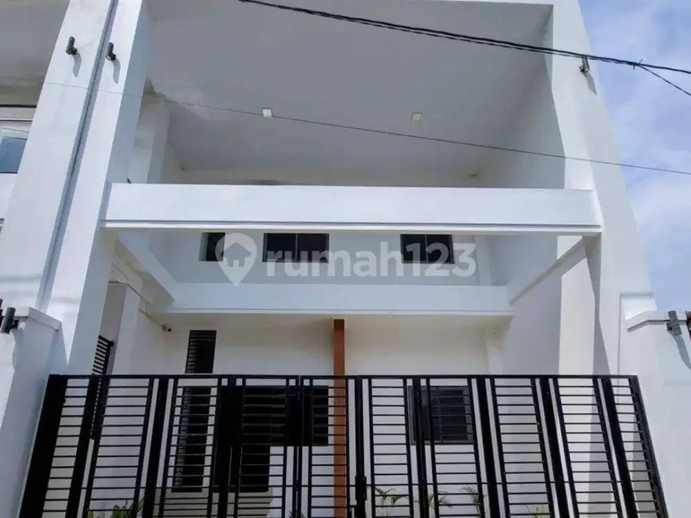 Rumah Mewah Kolam Renang di Area Mertoyudan Magelang Dekat Mall