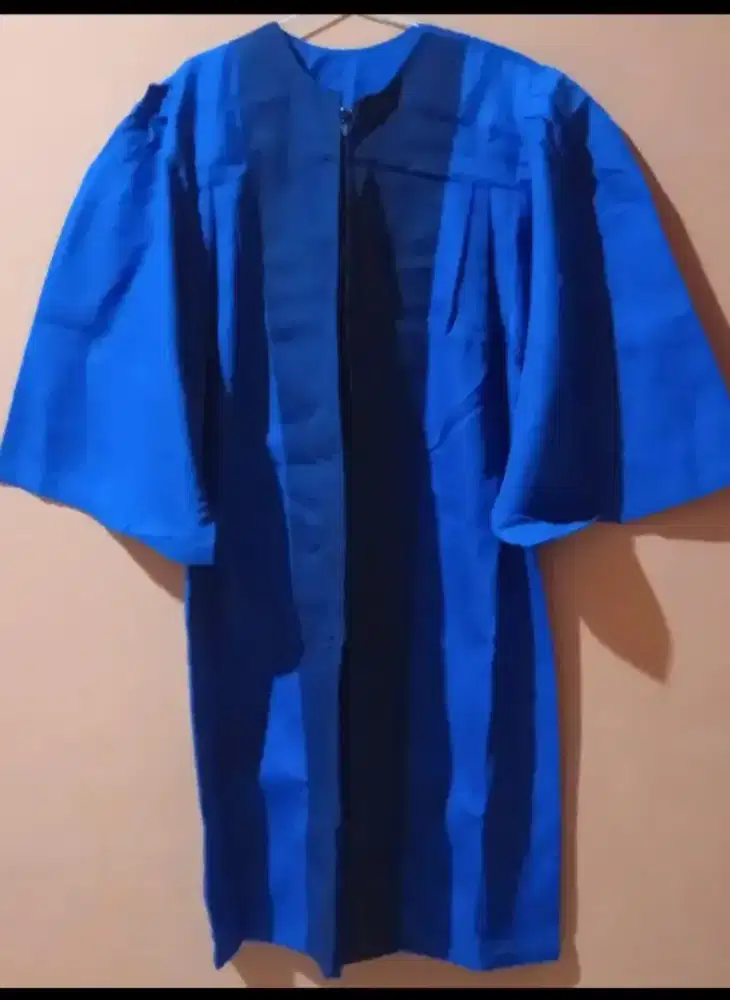 Toga Wisuda BSI
