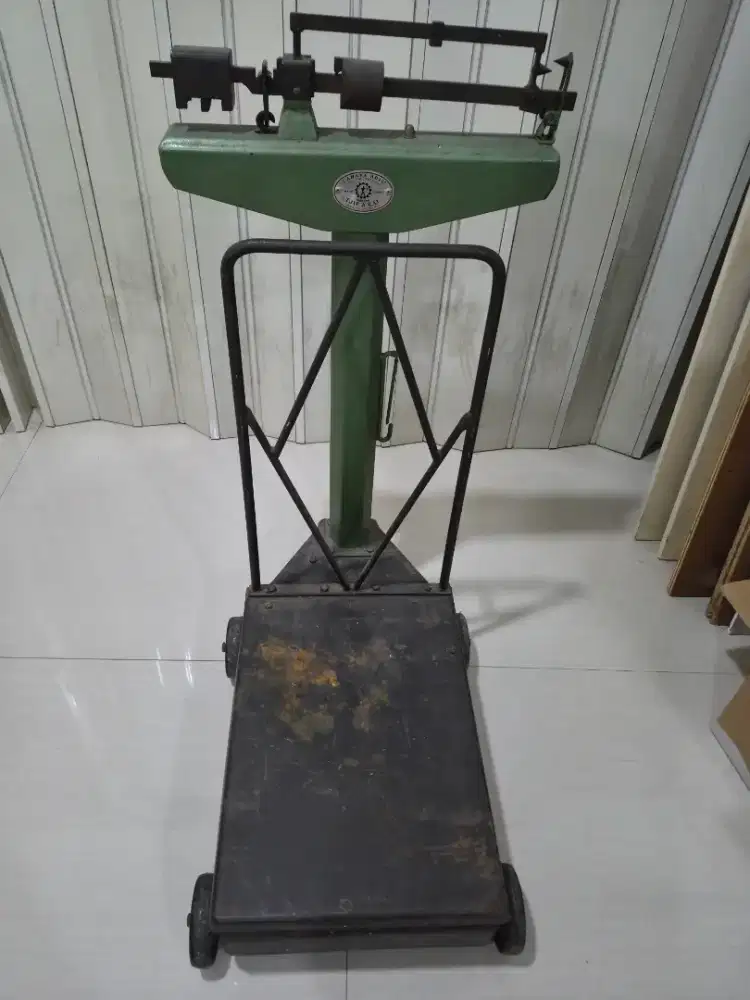 Timbangan duduk bekas