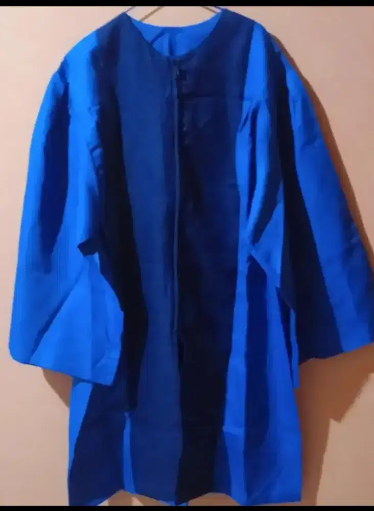 Toga Wisuda BSI