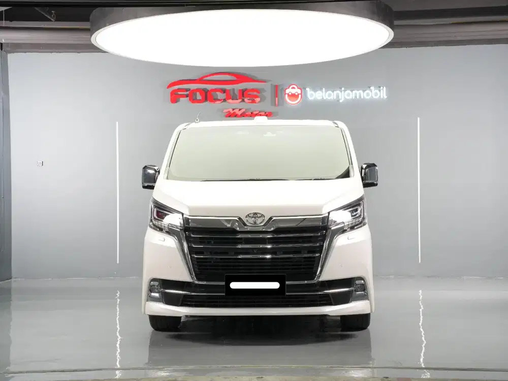 Km 8rb toyota granace turbo diesel 2023 putih
