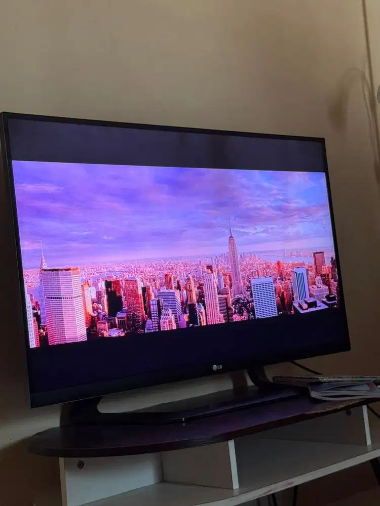 TV LG LED Smart TV 42 inci