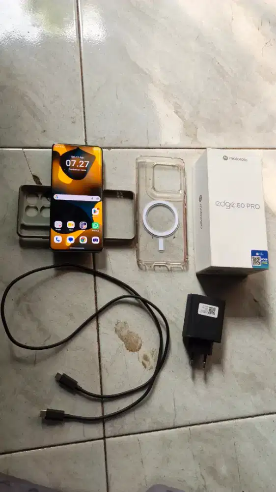 Dijual cepat Motorola edge 60 pro 12/256 pemakaian 7 bulan mulus