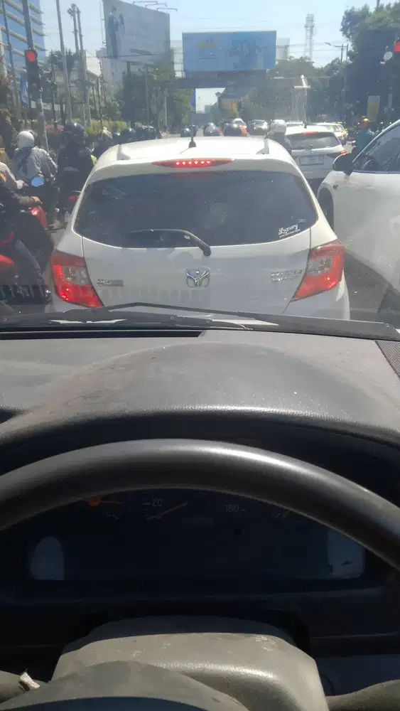 Saya mencari pekerjaan pak Bu. Barangkali ada saya mau. Umur saya 29th