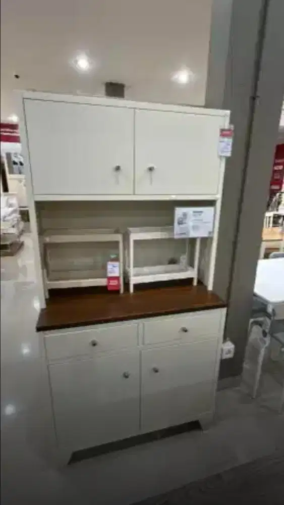 LEMARI DAPUR BAHAN BESI MINIMALIS