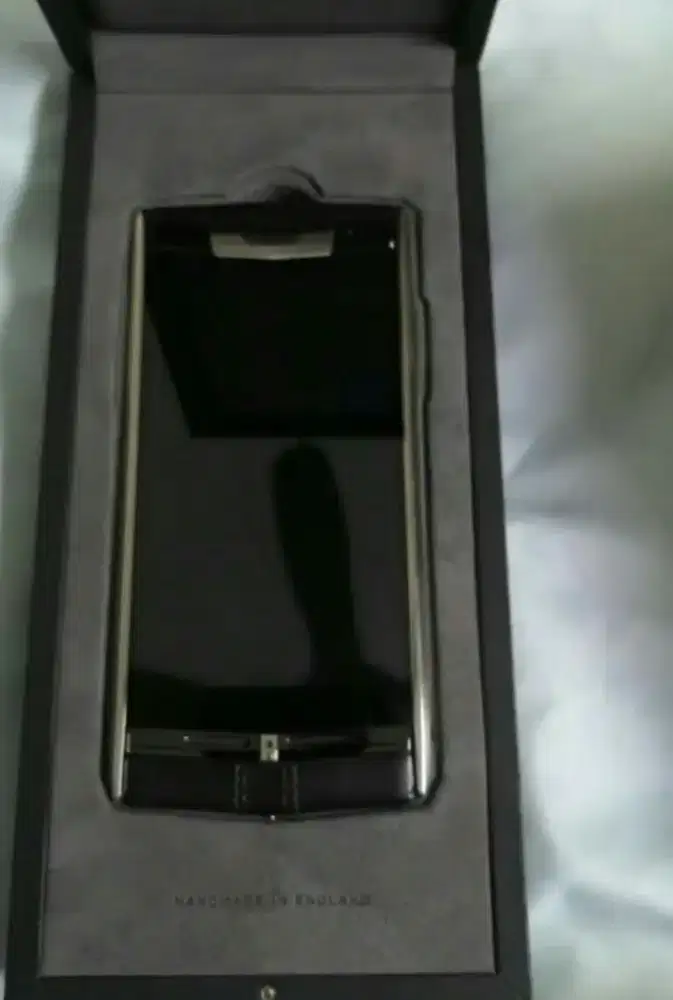 Vertu signature touch