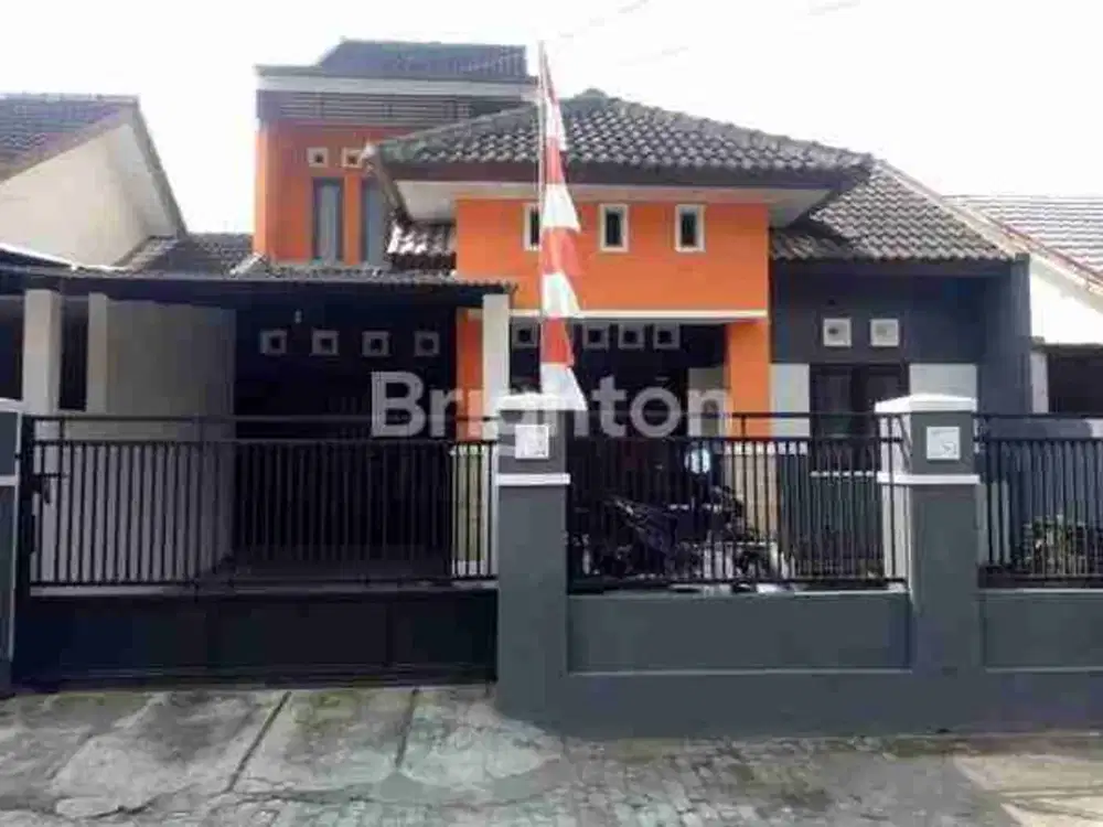 DIJUAL RUMAH 2 LANTAI SANGAT STATEGIS DI PURWOMARTANI DEKAT TOL DAN LOTTEMART