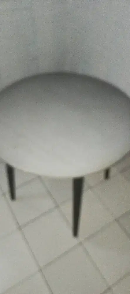 Meja Bulat Kayu