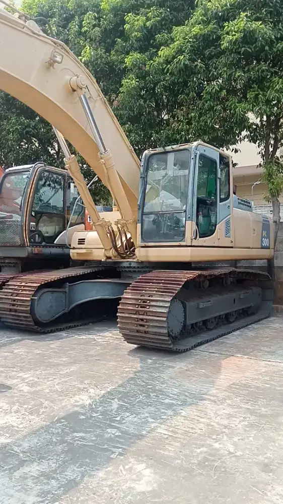 JUAL KOMATSU PC300-8 ALAT BERAT EXCAVATOR 2010