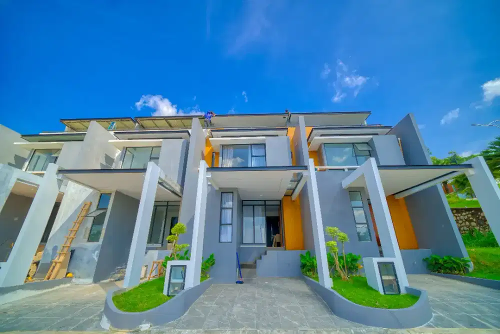 Dijual Rumah 2, 5 Lantai Plus Rooftop Garden Menghadap Ke Padang Golf
