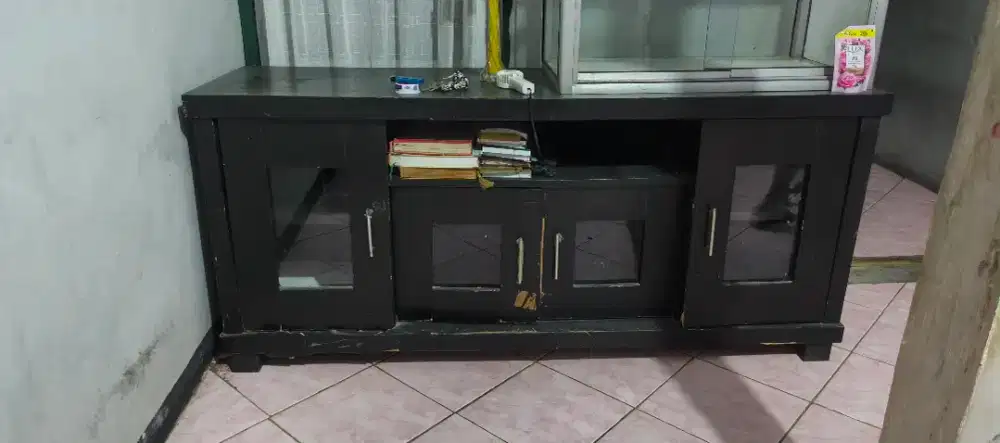 Meja TV untuk ruang tamu