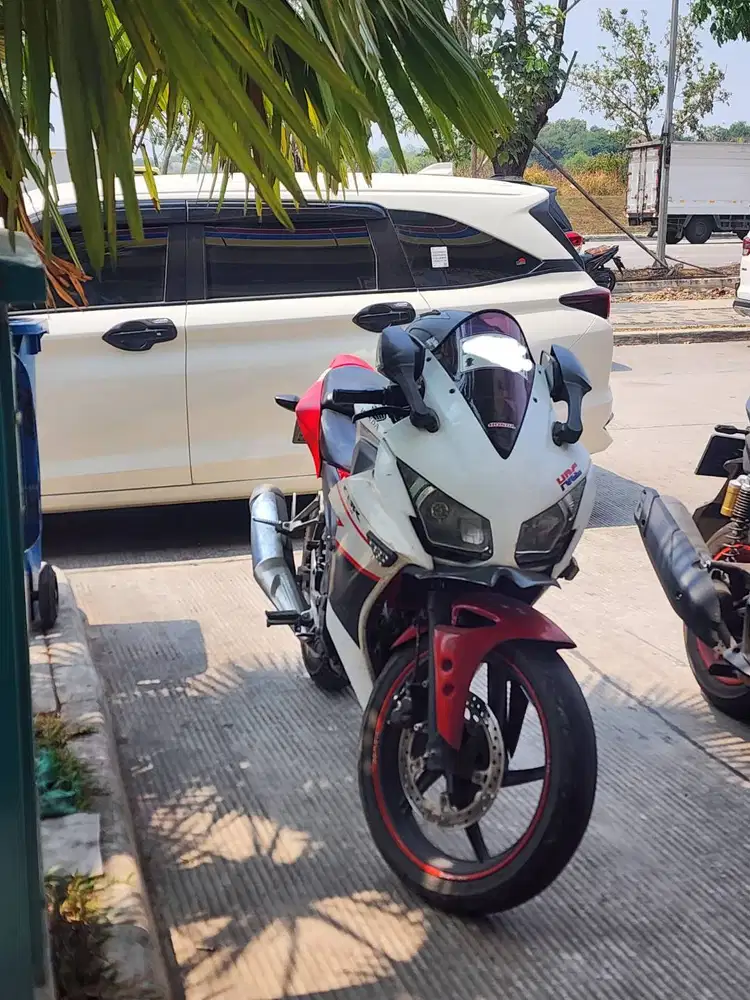 Honda CBR 150r 2016