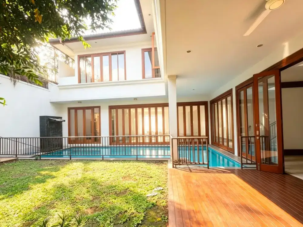 Rumah Benda Kemang Jakarta Luas dan Asri Dalam Town House
