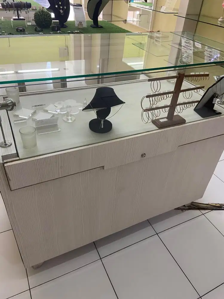 Jual Cepat Meja display perhiasan kondisi bekas - Thumbnail 2