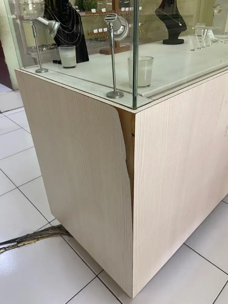 Jual Cepat Meja display perhiasan kondisi bekas - Thumbnail 3