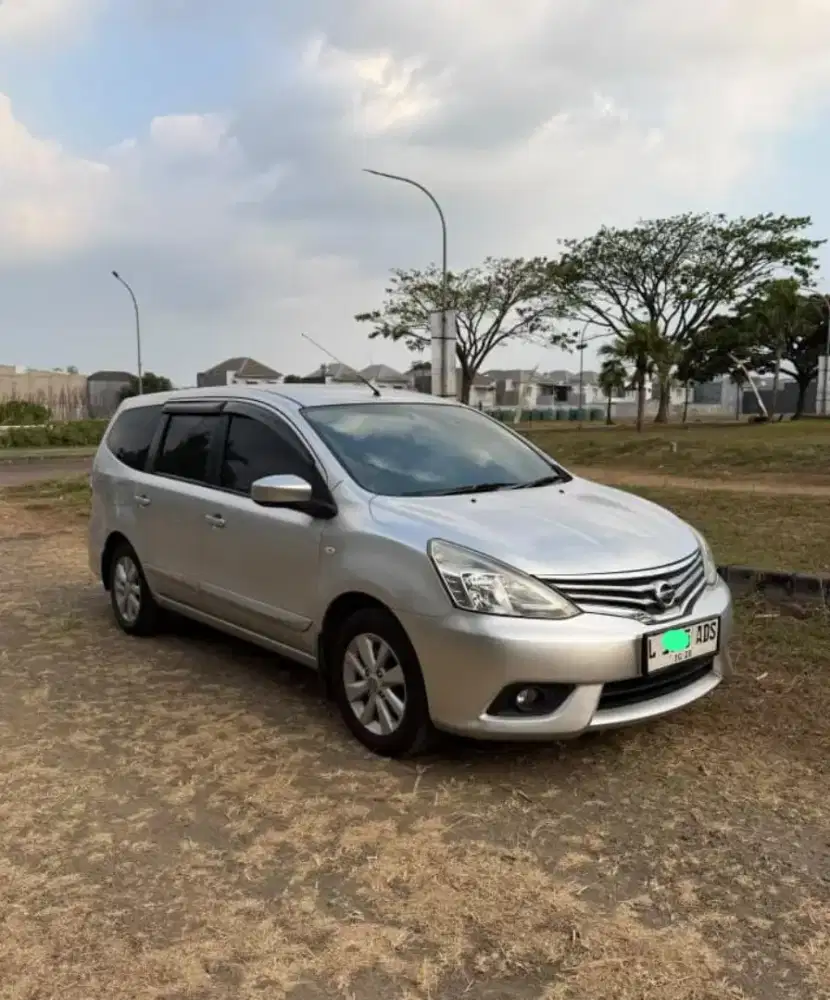 Nissan Grand Livina XV Automatic Tahun 2013 Silver