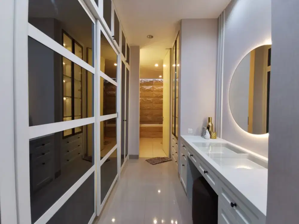 Rumah Mewah Full interior Cluster Riverside Depan Exit Toll Karanglo