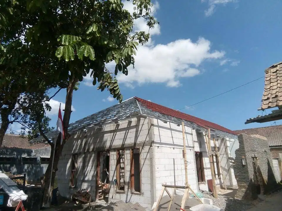 Renovasi Rumah Ambruk Ganti Baja Ringan Kuat dan Awet