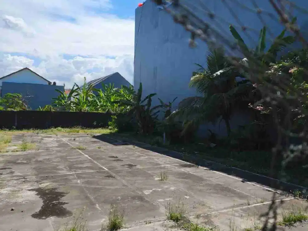 Di kontrakan tanah jalan utama Gatot Subroto Timur , Denpasar ,Bali
