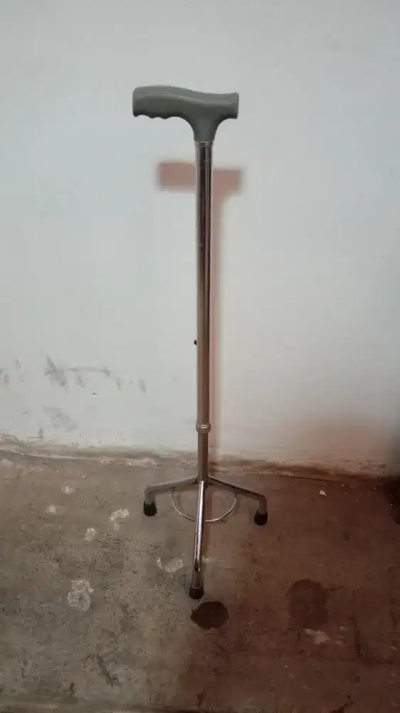 Tongkat kaki tiga