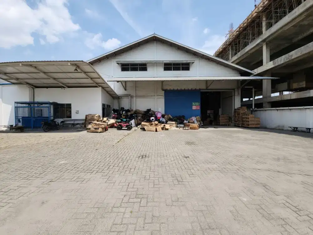 Gudang di Jalan Irian Barat ( Sebelah Gudang Cemara Anif )