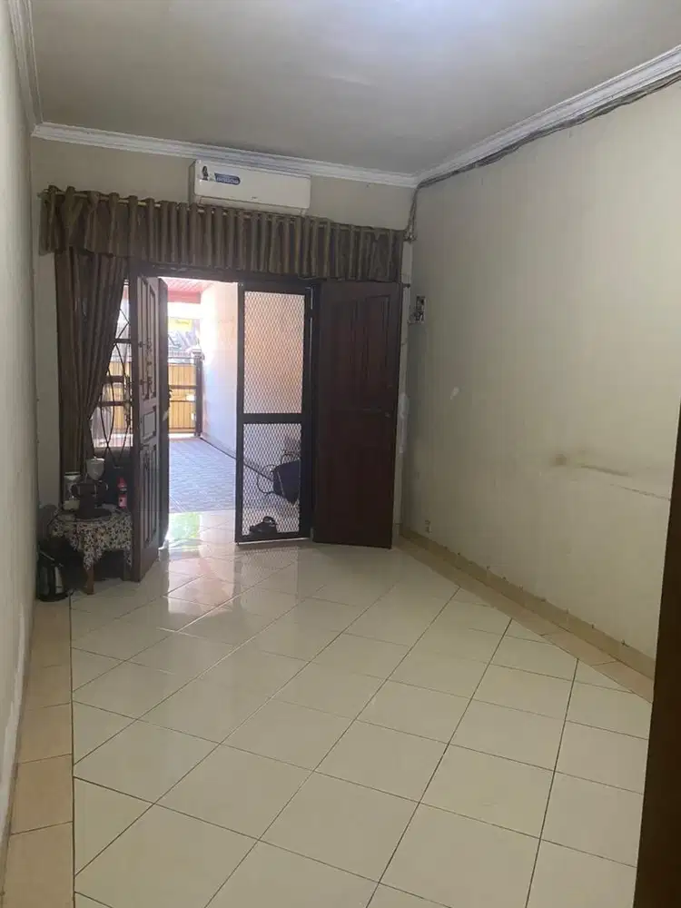 Di kontrakan paviliun