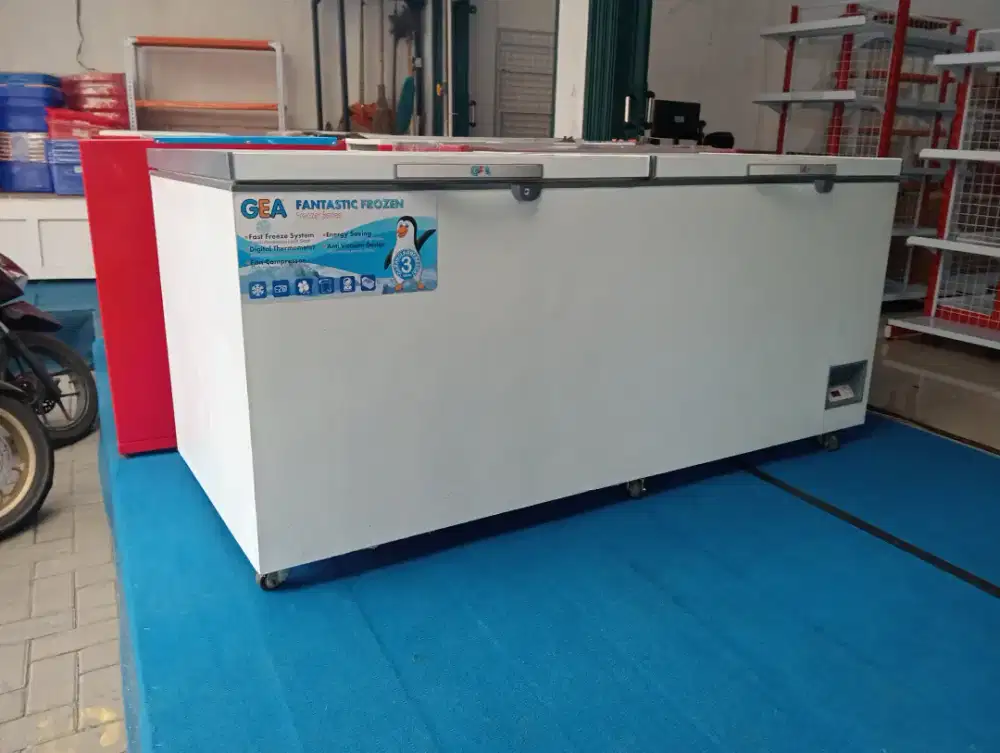 Freezer box bekas merk GEA 900L Orisinil mulus