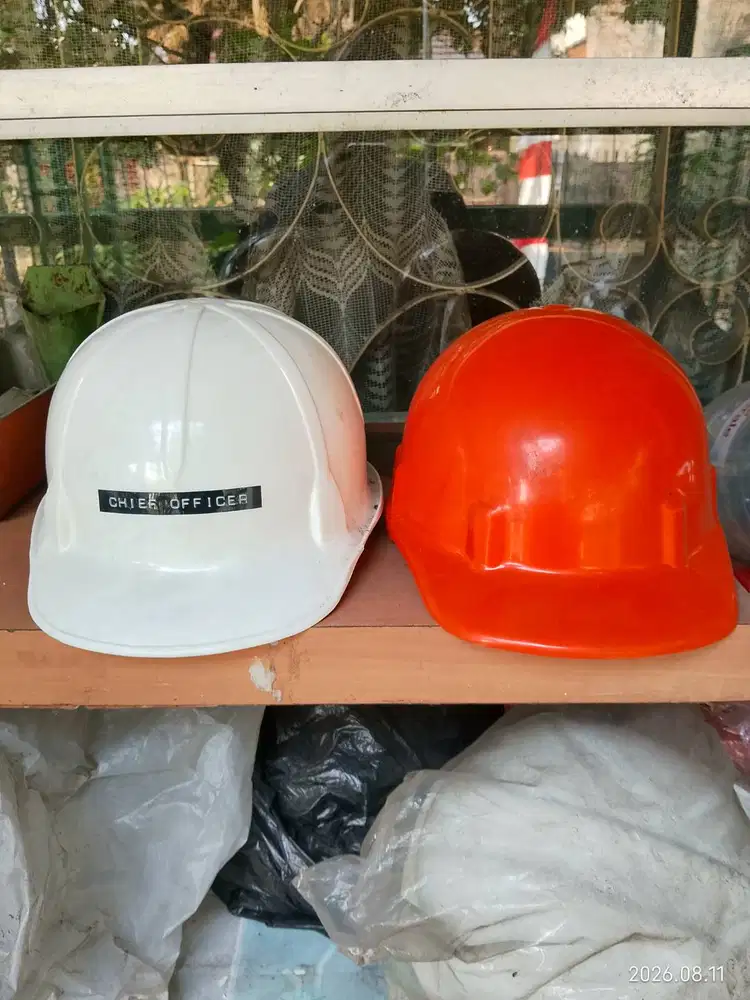 Helm Proyek warna Merah & Putih
