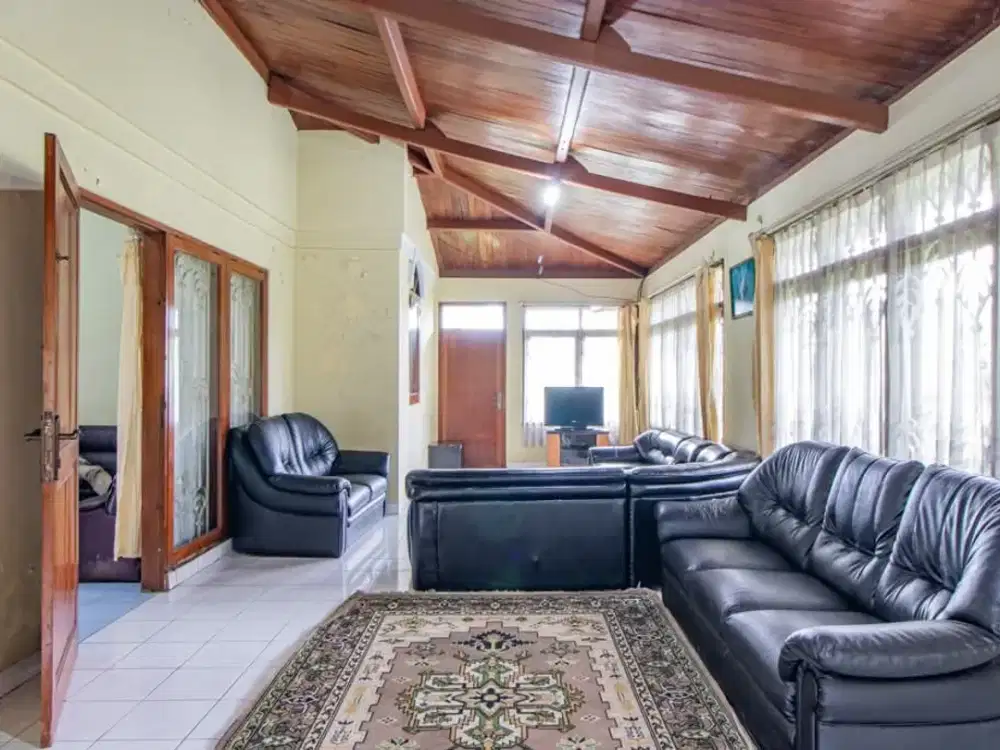 Dijual Villa 2 Lantai Bagus Lingkungan Aman dan Asri Siap Huni Lokasi di Ciater Highland Resort