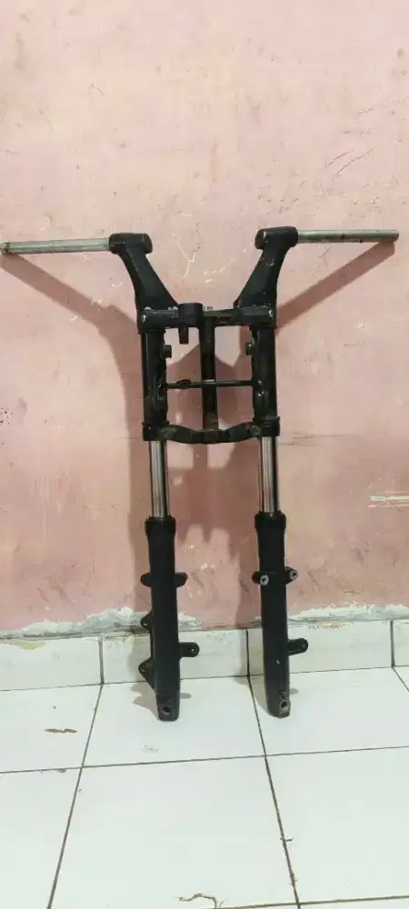Shock depan pulsar P220