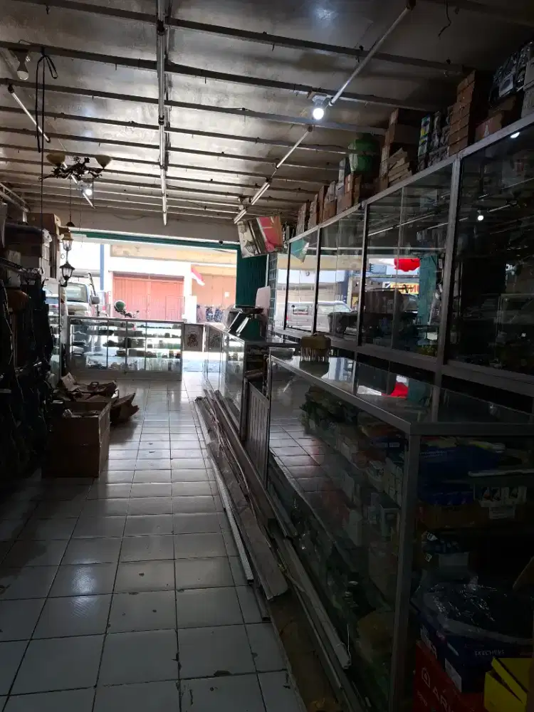 Dibutuhkan supir toko.