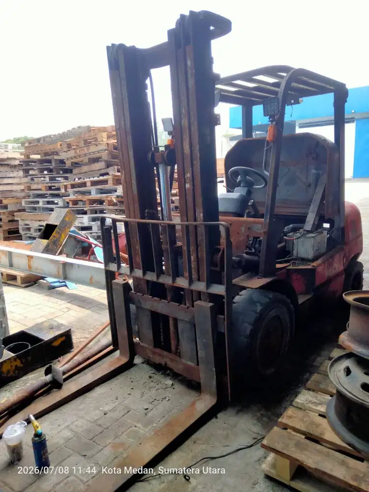 3 unit Forklift Mitsubishi MHE 2019 dan 2024