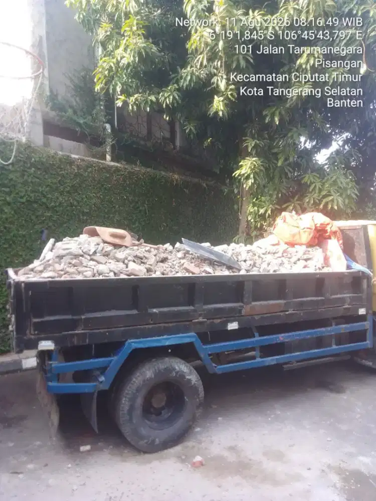 Jasa buang puing dan angkutan sampah