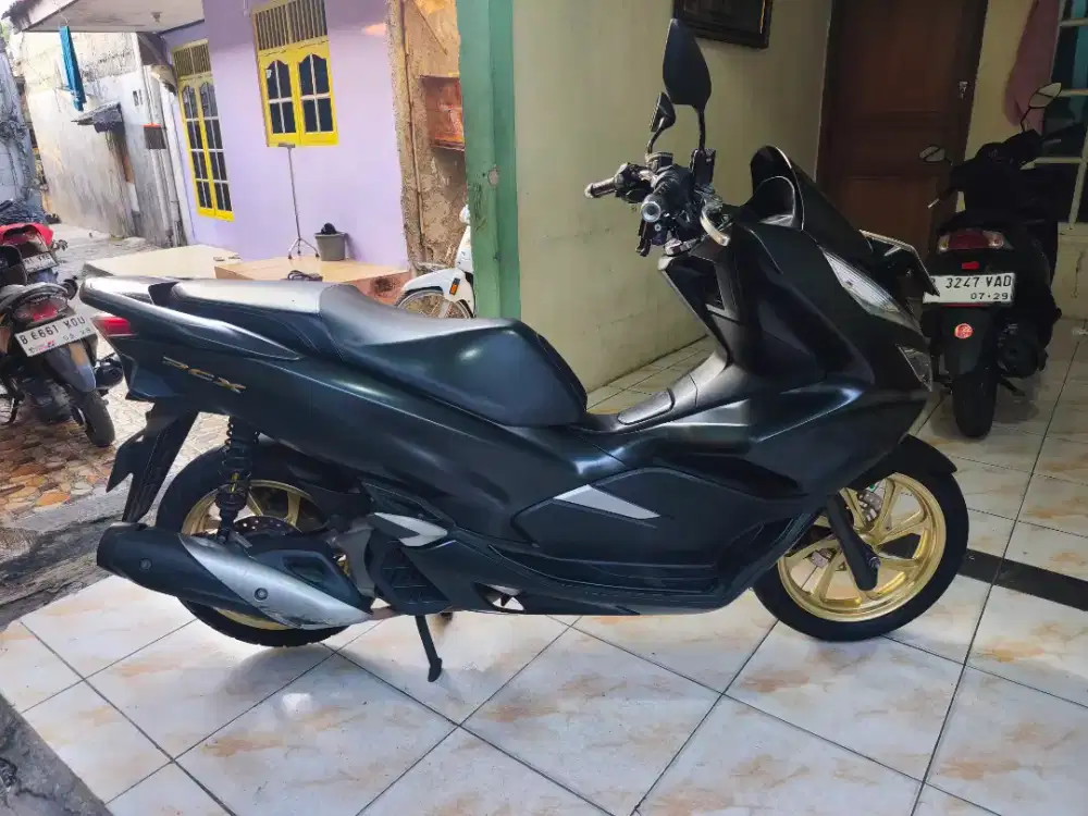 PCX 150 th 2020 hitam