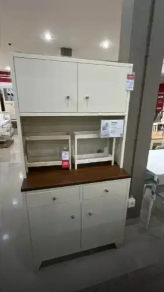 Lemari besi selma