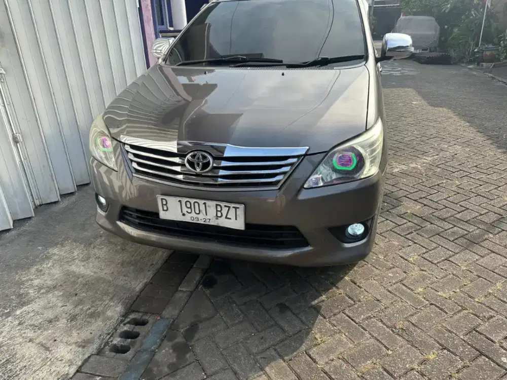kijang innova thn 2012