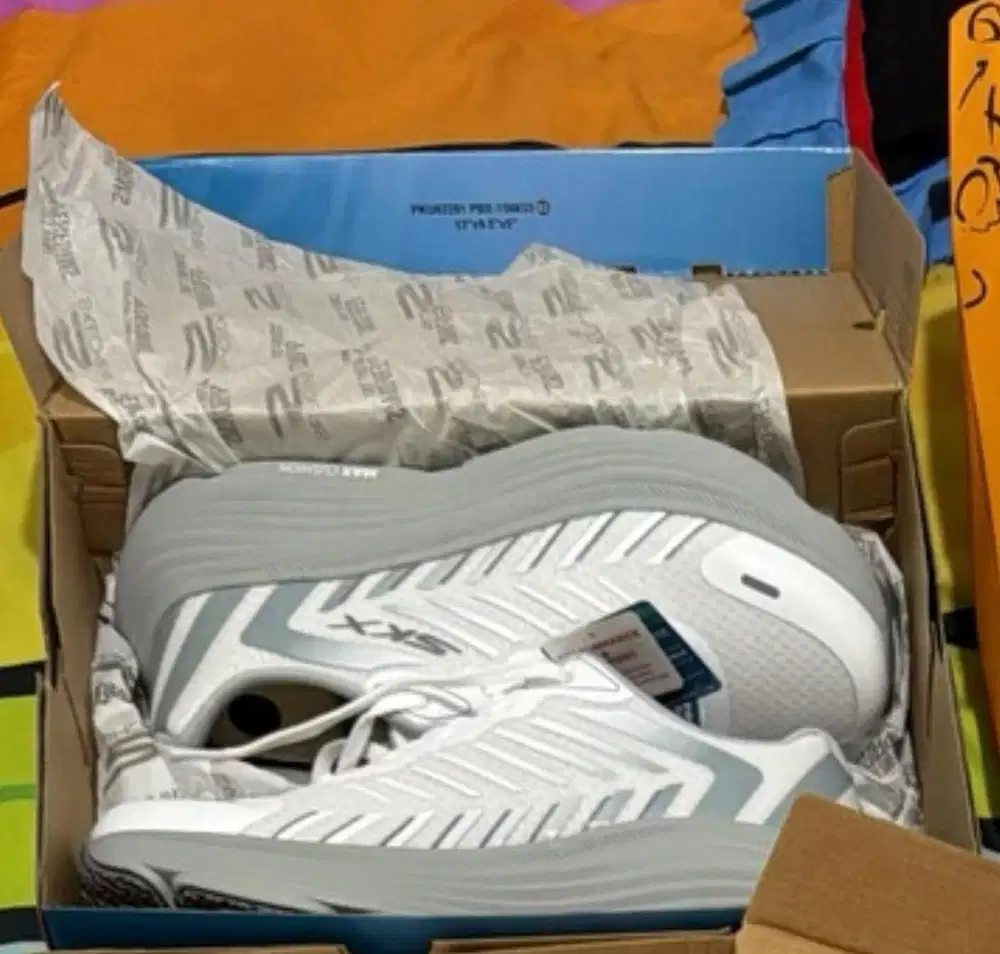 BNIB SKECHERS GO RUN MAX CUSH ENDVR, WHITE GREY