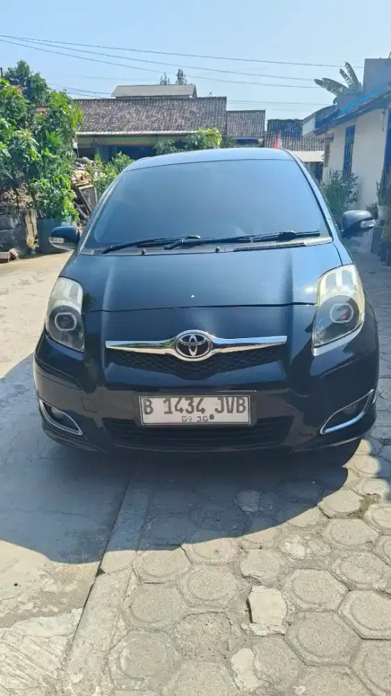 Yaris bakpao 2011 Manual Hitam