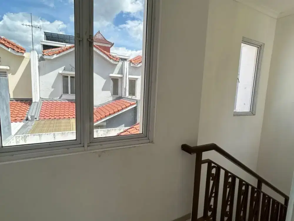 Rumah 2 Lantai di Cluster Lasaine, Jakarta Garden City