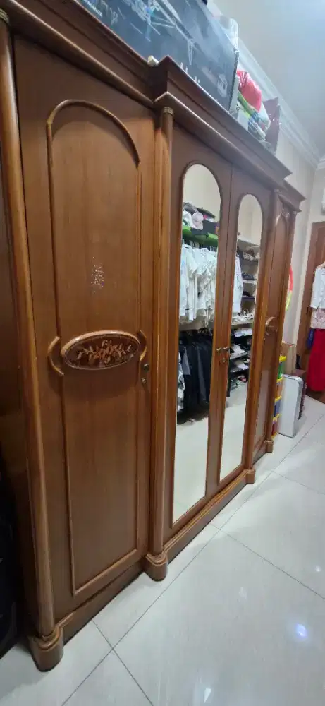 Lemari baju 4 pintu Jati
