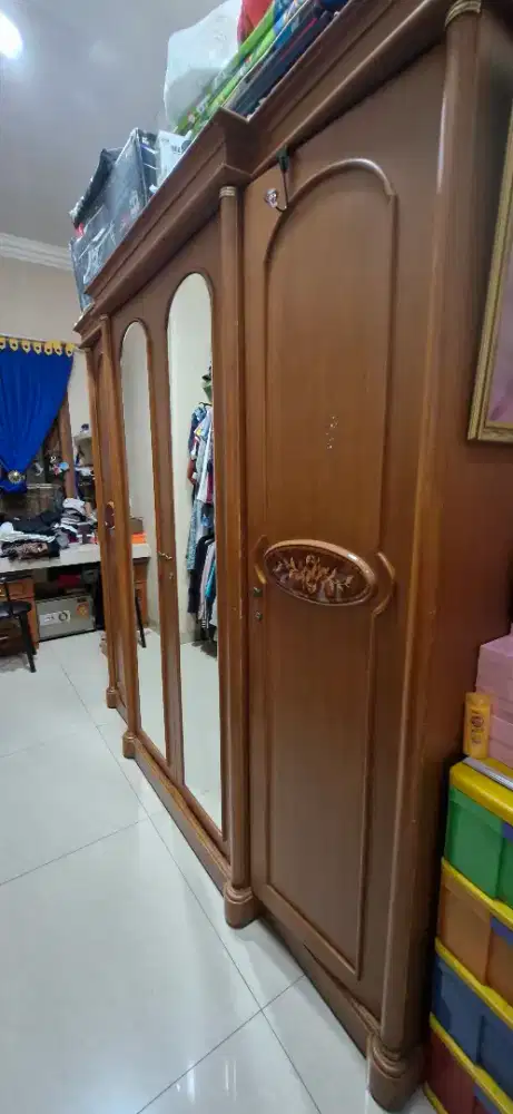Lemari baju 4 pintu Jati