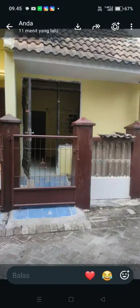 Rumah mungil bersih dua lantai
